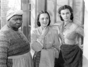 Hattie McDaniel, Olivia de Havilland e Vivien Leigh em "E o Vento Levou"