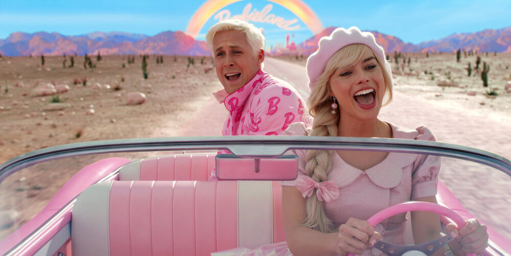 Ryan Gosling e Margot Robbie em cena de "Barbie", dirigido por Greta Gerwig - Foto: Divulgação